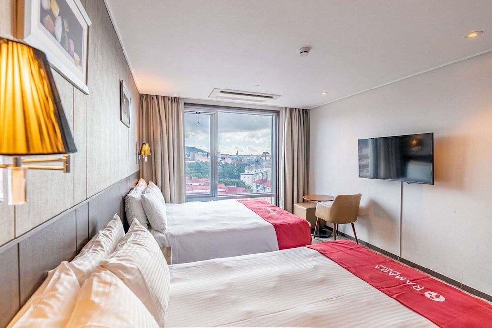 Ramada Jeju City Hall Deluxe Room, 2 Double Beds, Non Smoking (Family) 2