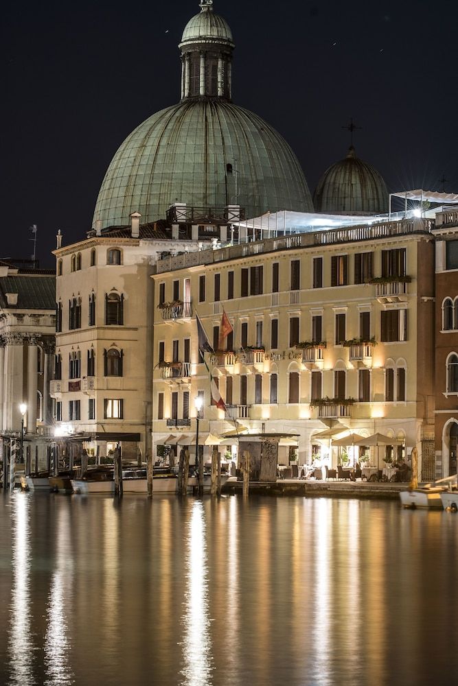 undefined Hotel Carlton on the Grand Canal 4