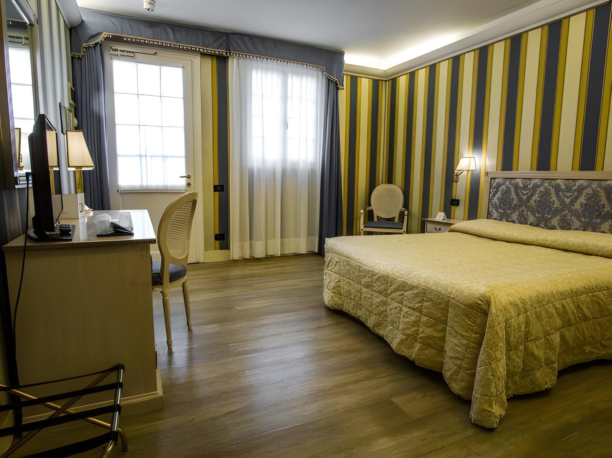 undefined Hotel Carlton on the Grand Canal 6