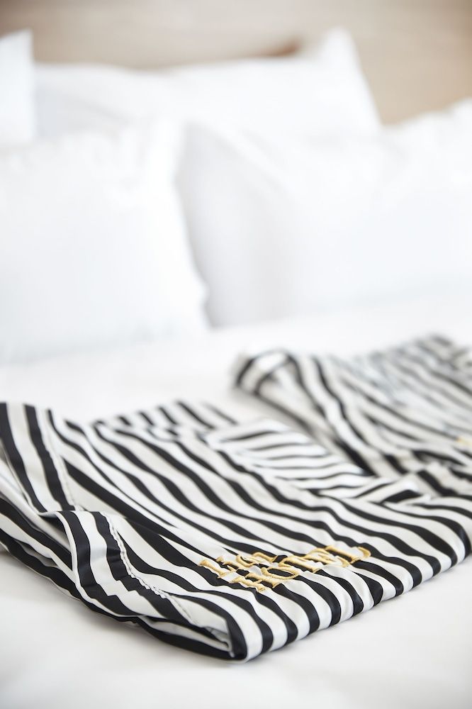 undefined Lion Hotel 9