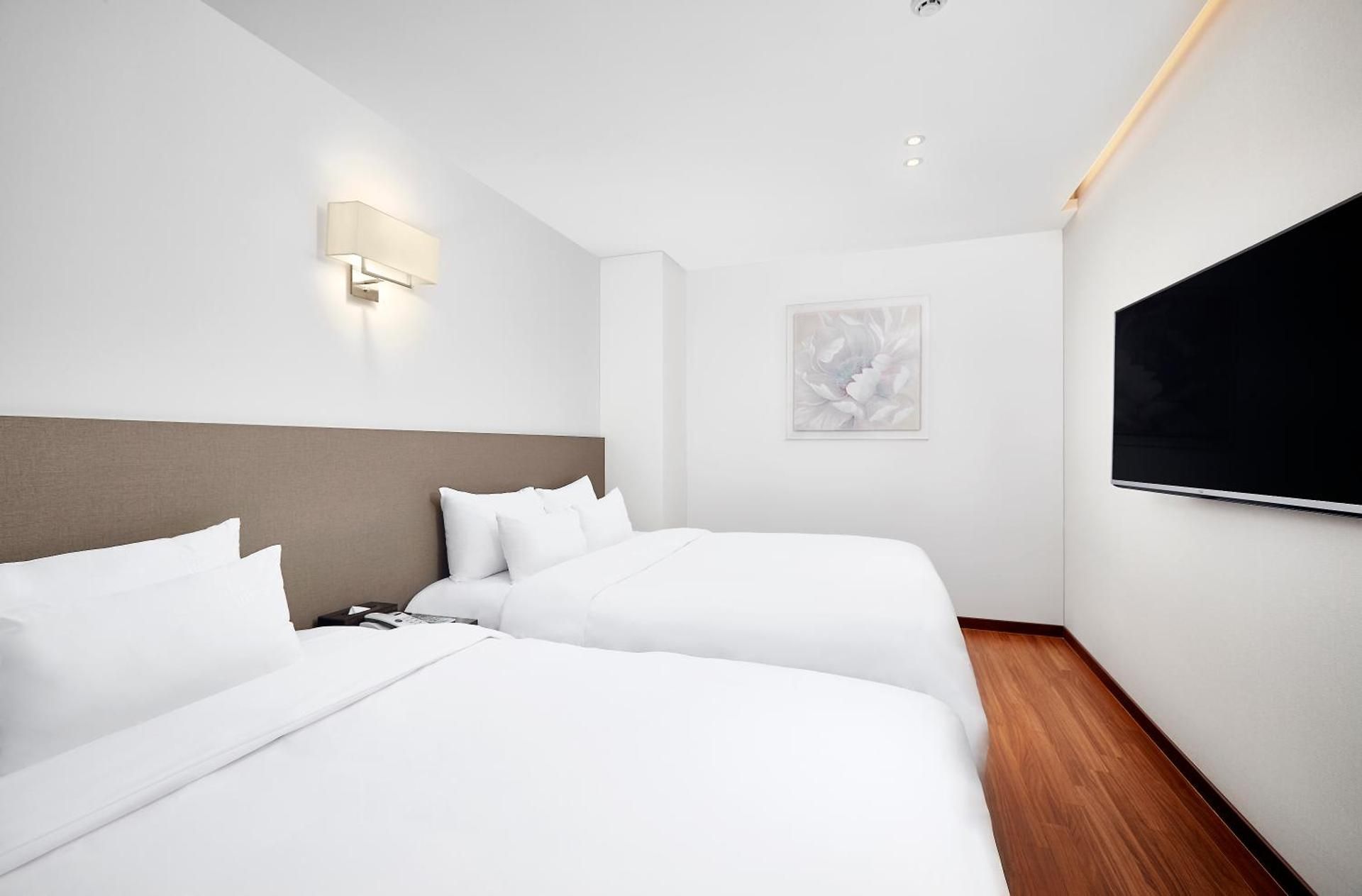 undefined Lion Hotel 3