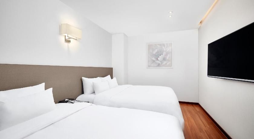 undefined Lion Hotel 3