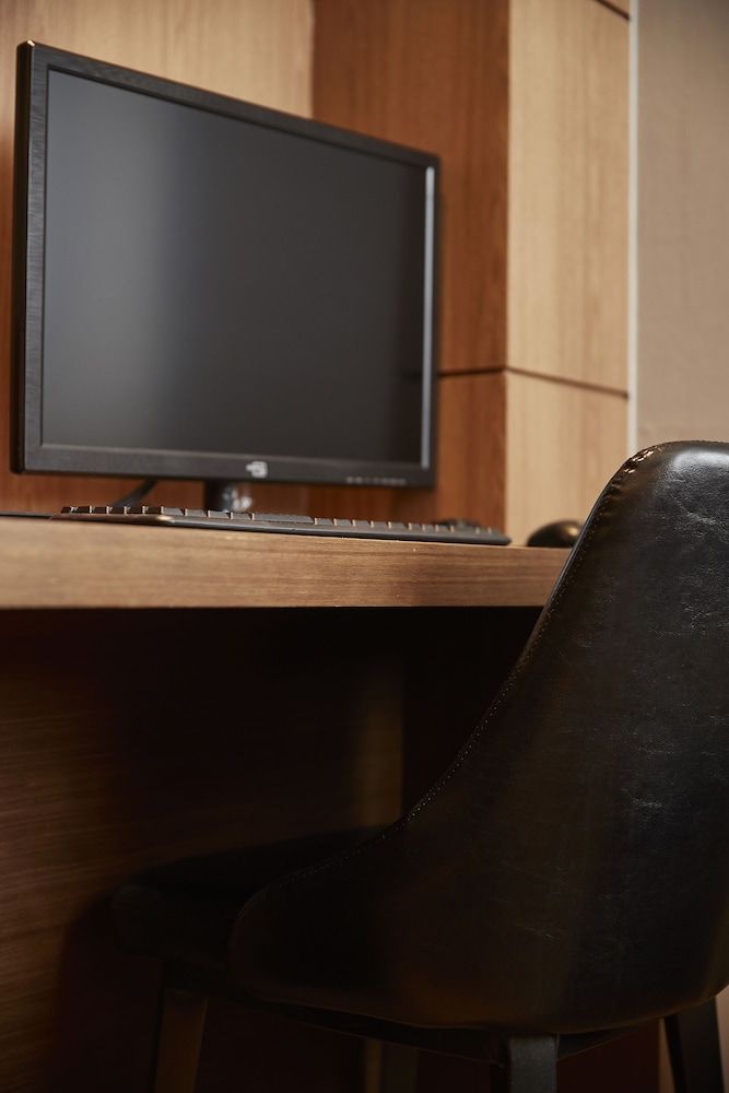 Lion Hotel Standard Double Room 7