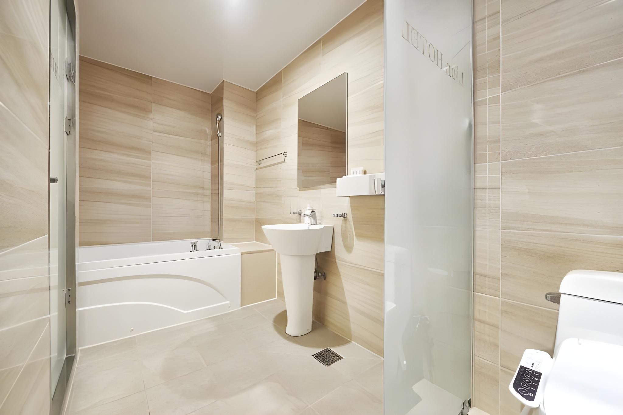 undefined Lion Hotel 7