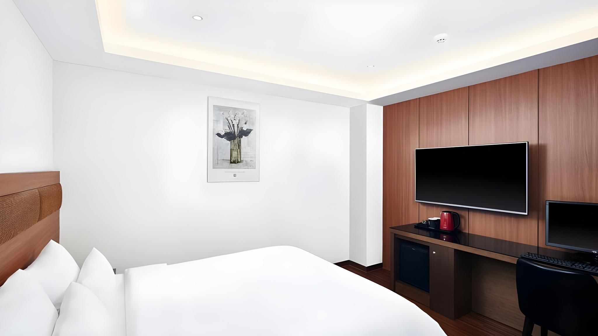 undefined Lion Hotel 5