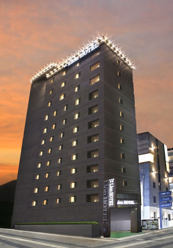 undefined Lion Hotel 2
