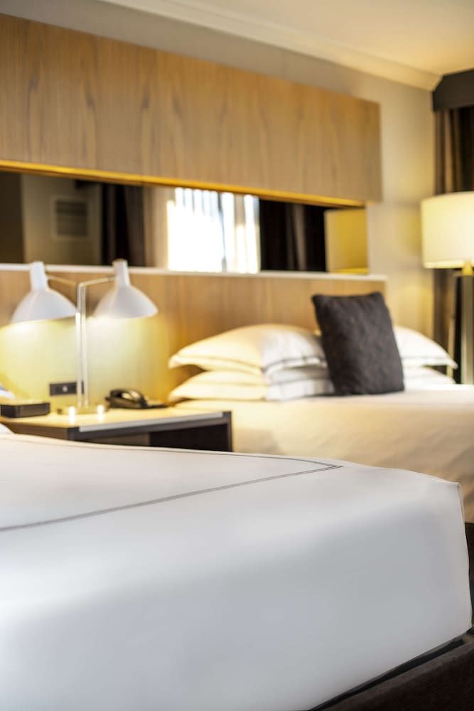 The Yorkville Royal Sonesta Hotel Toronto Deluxe Room, 2 Queen Beds (Deluxe Two Queens) 2