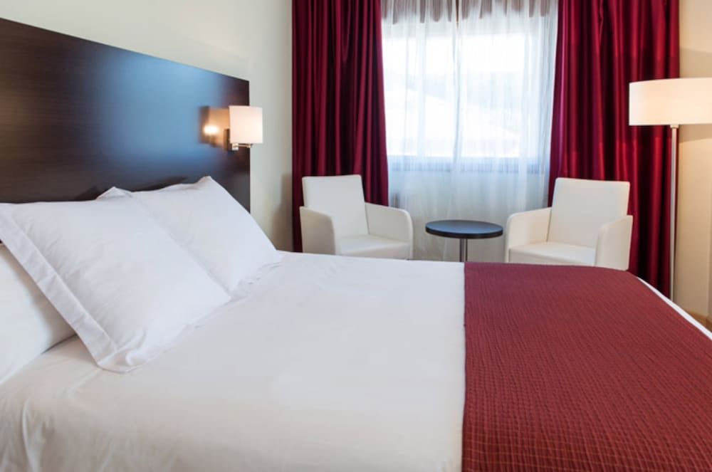 undefined Hotel Santiago Apostol 10