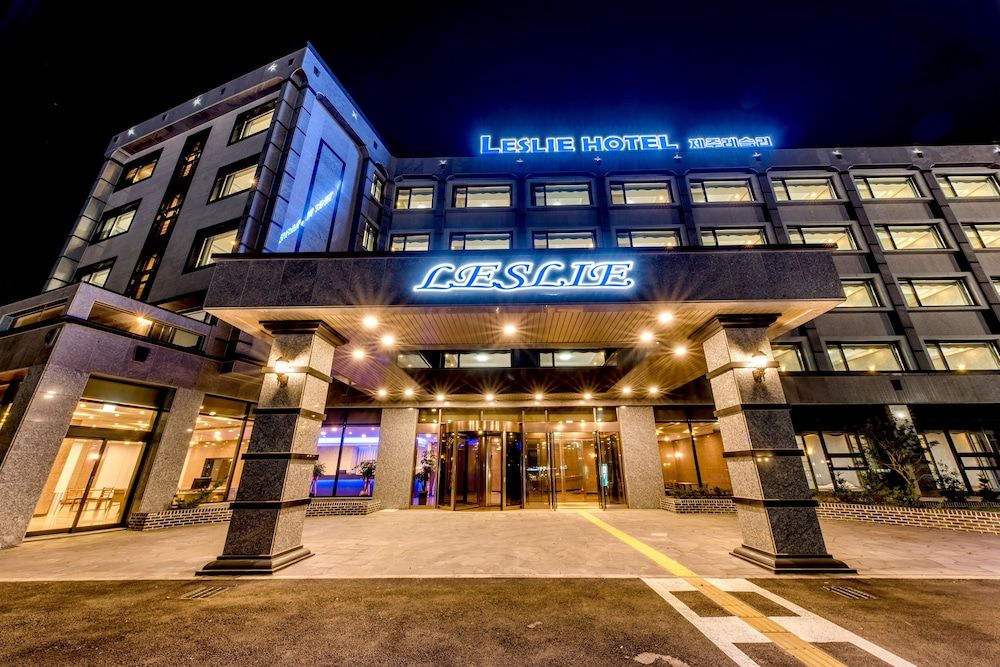 undefined Leslie Hotel 5