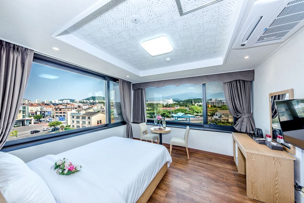 Leslie Hotel Double Room 6