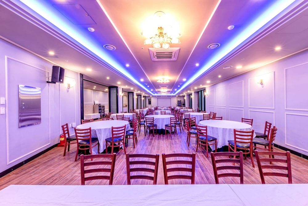 undefined Leslie Hotel 10