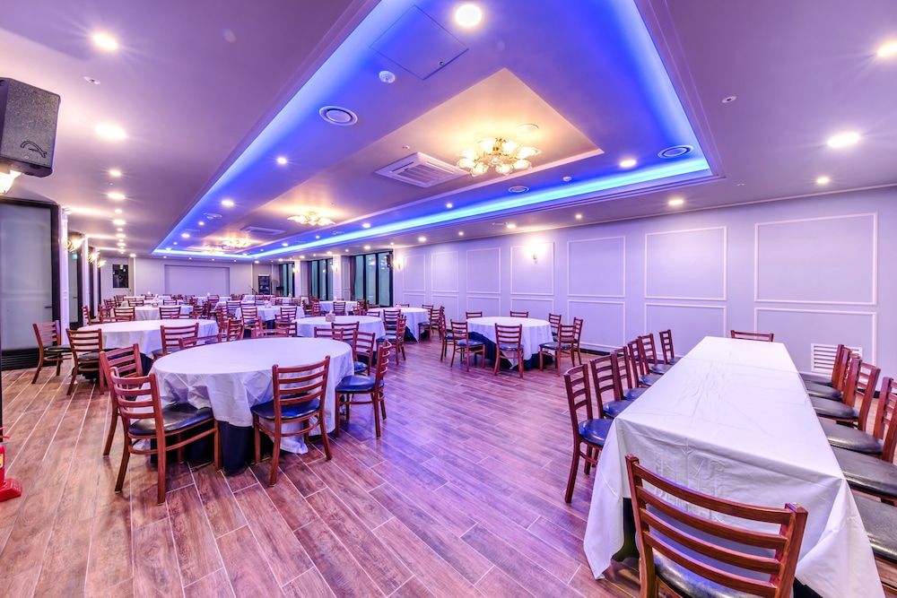 undefined Leslie Hotel 9