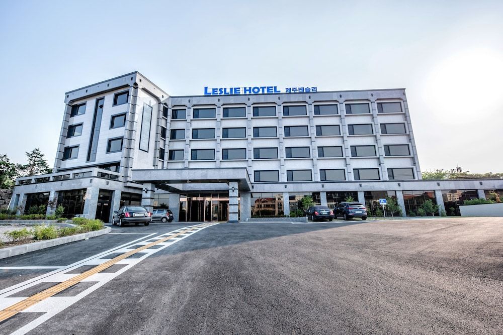 undefined Leslie Hotel 4