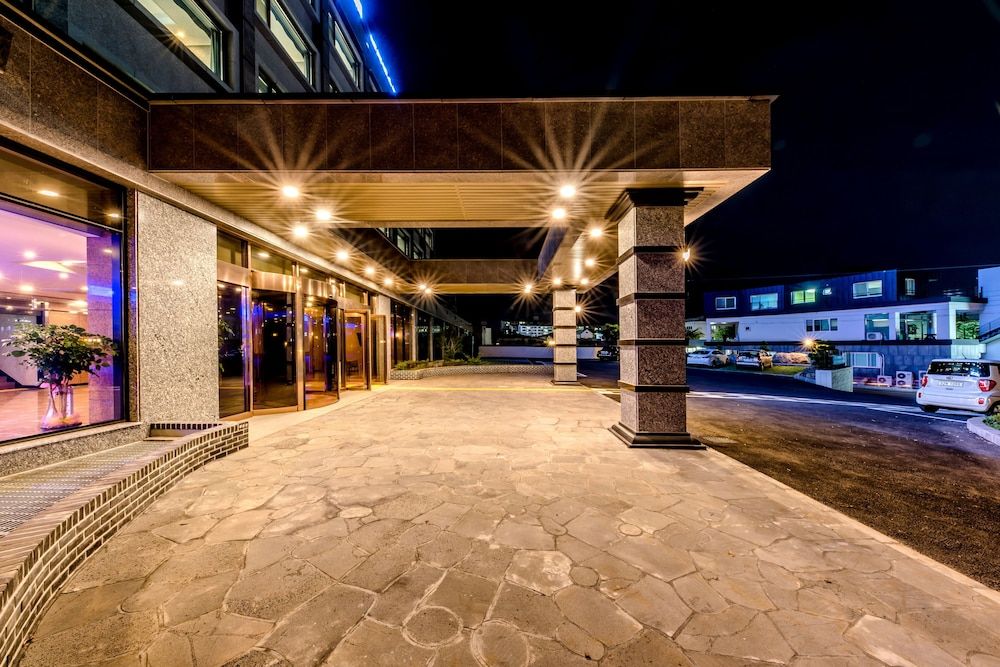 undefined Leslie Hotel 6