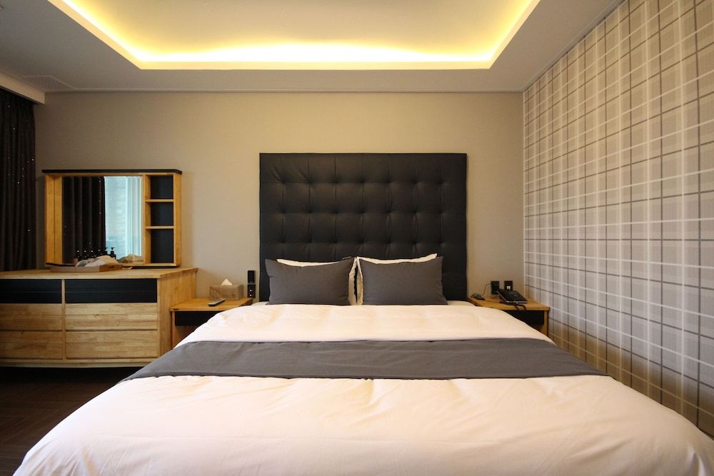 Brown Dot Hotel Jinhae Suite 3