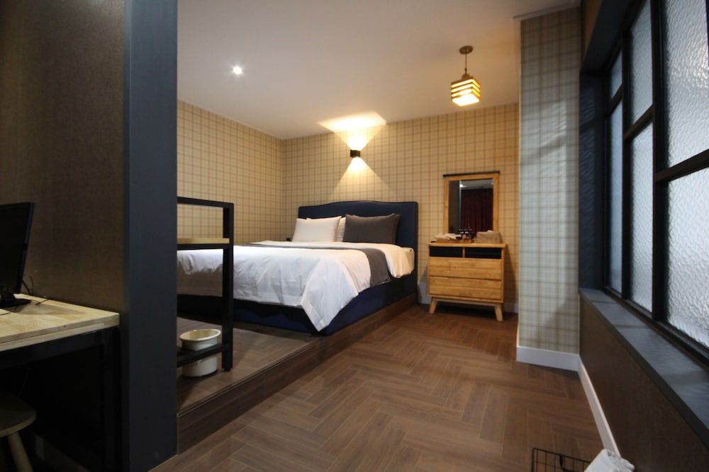 Brown Dot Hotel Jinhae Deluxe Double Room 4