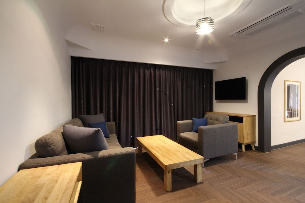 Brown Dot Hotel Jinhae Suite 8