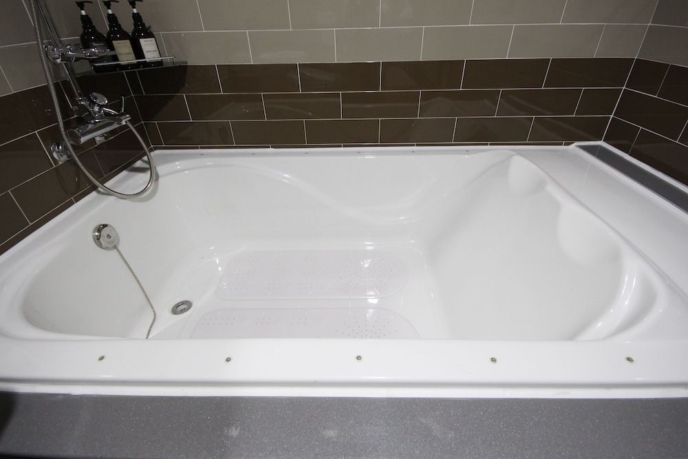 Brown Dot Hotel Jinhae Twin Room 6