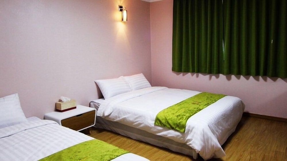 undefined Jeju R Hotel & Guest House - Hostel