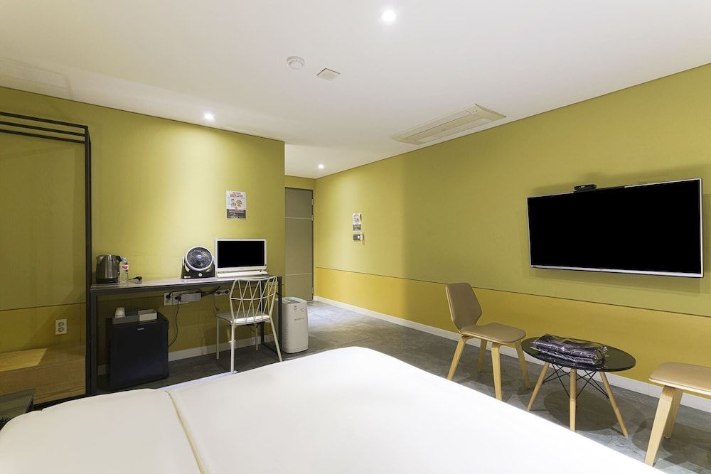 SR Design Hotel Standard Room 6