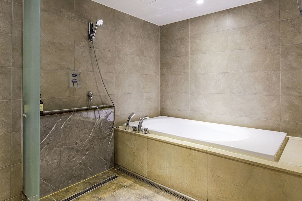 SR Design Hotel Family Twin Room 8