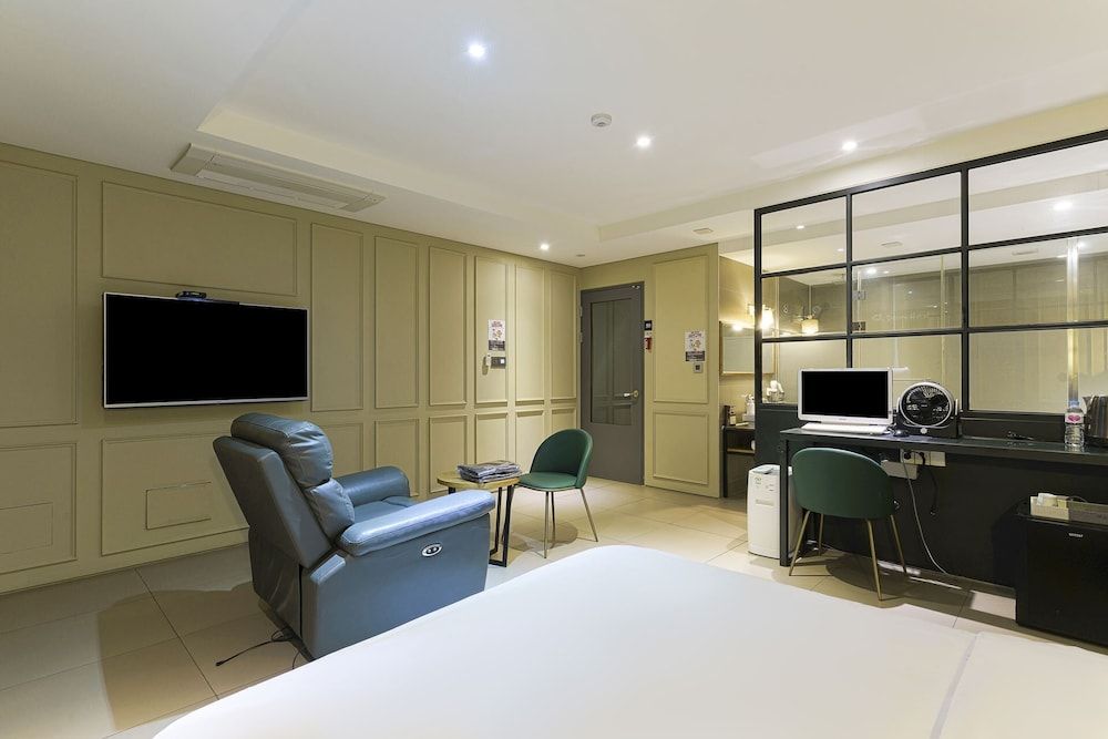 SR Design Hotel Premium Room 7