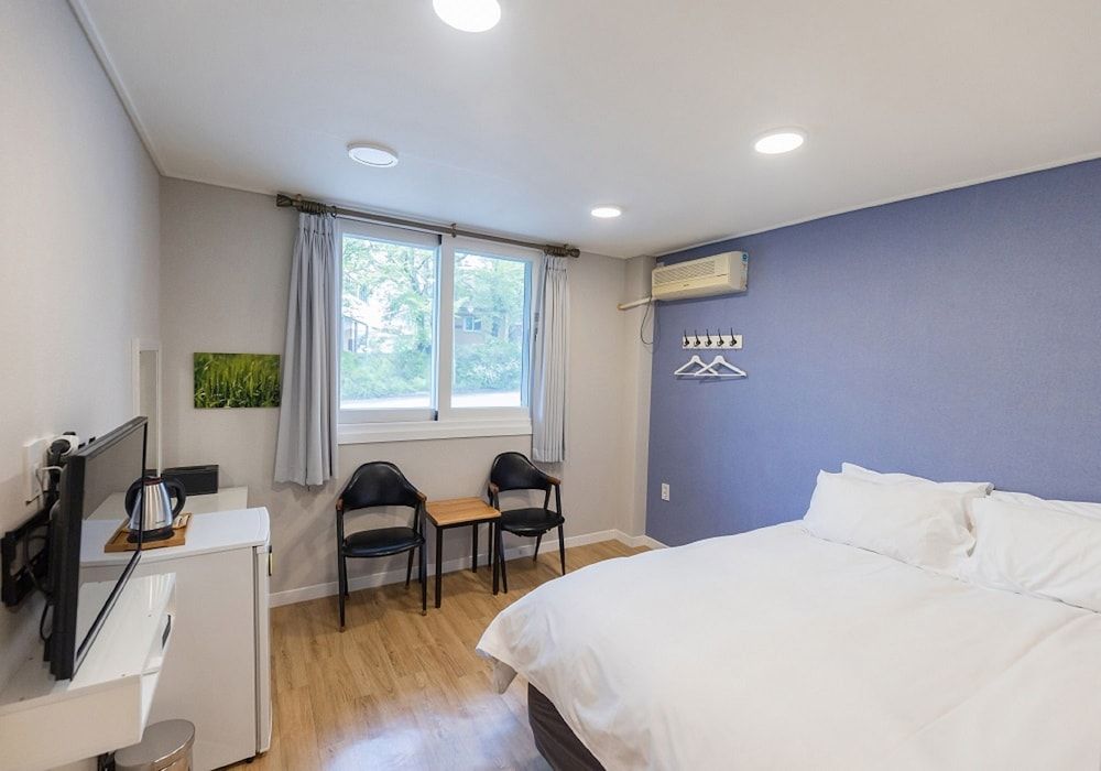 Jirisan Parkview Standard Double Room (Low Floor, No Cooking) 2