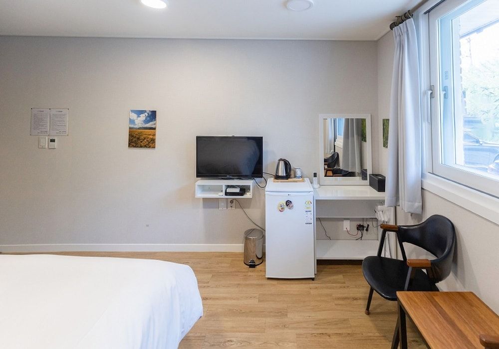 Jirisan Parkview Standard Double Room (Low Floor, No Cooking) 4