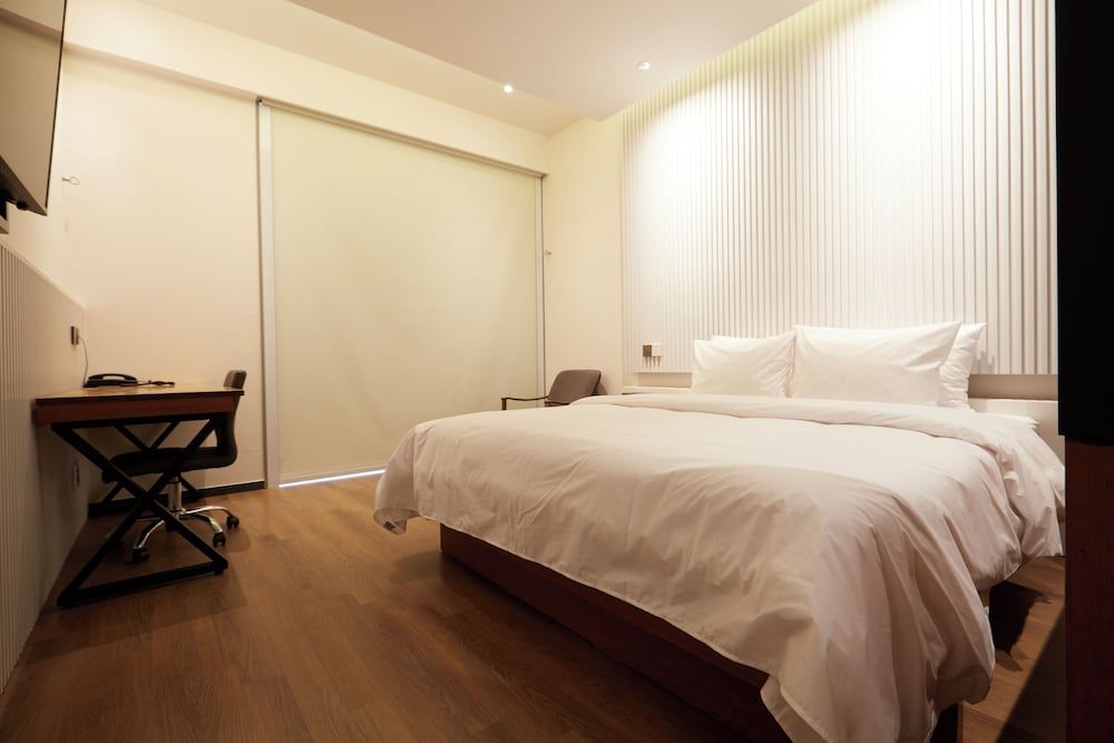 Allee Hotel Deluxe Double Room (Over 36 month old surcharge 20000 KRW, Breakfast Included ) 3