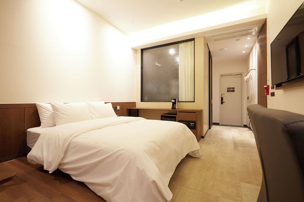 Allee Hotel Deluxe Double Room (Over 36 month old surcharge 20000 KRW, Breakfast Included ) 8