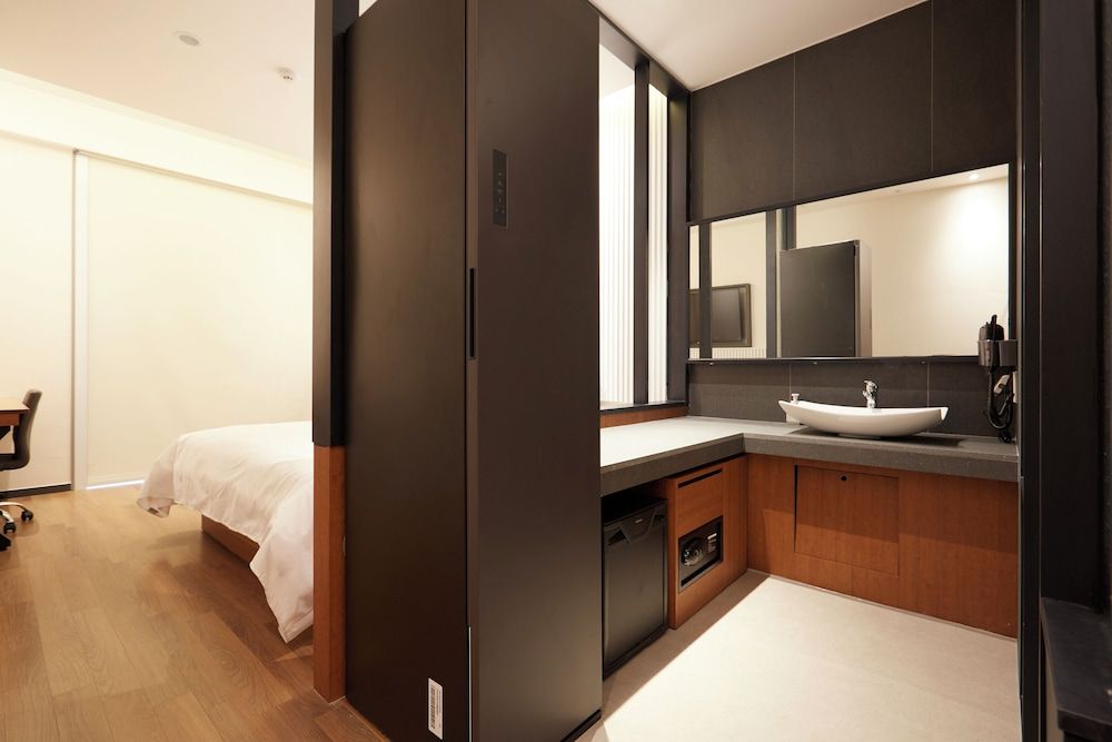 Allee Hotel Deluxe Double Room (Over 36 month old surcharge 20000 KRW, Breakfast Included ) 18