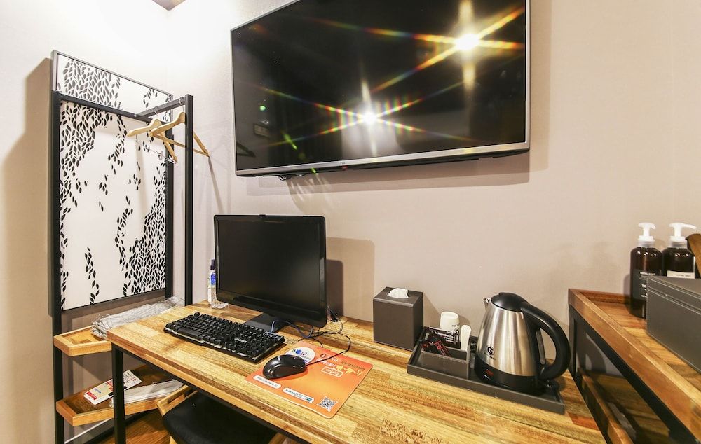 Hotel Gray Triple Room (Twin: 1 Double + 1 Single bed) 6