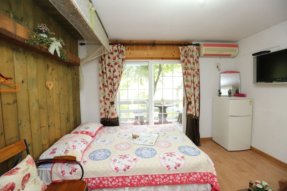 Sicily Pension Pine River 2