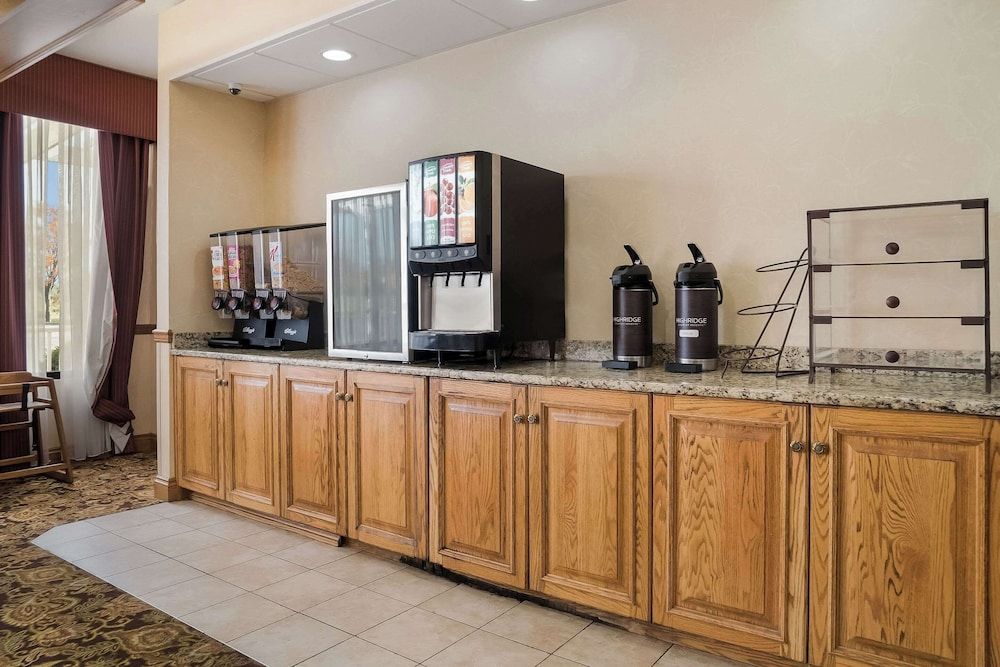 undefined Quality Inn & Suites 10