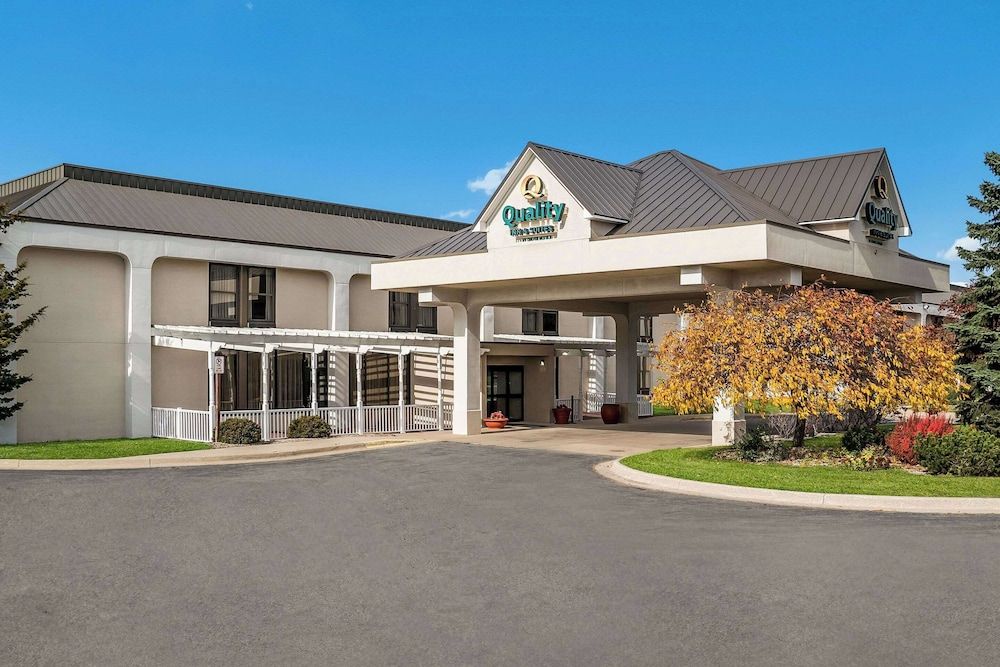 undefined Quality Inn & Suites 6