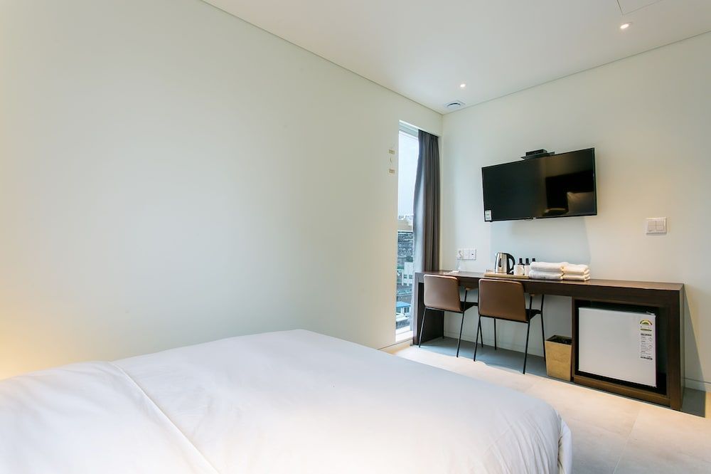H Avenue Hotel Sungshin Premium Double Room