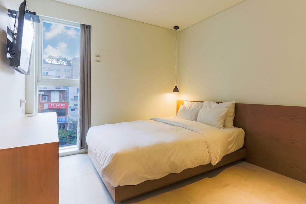 H Avenue Hotel Sungshin Premium Double Room 4
