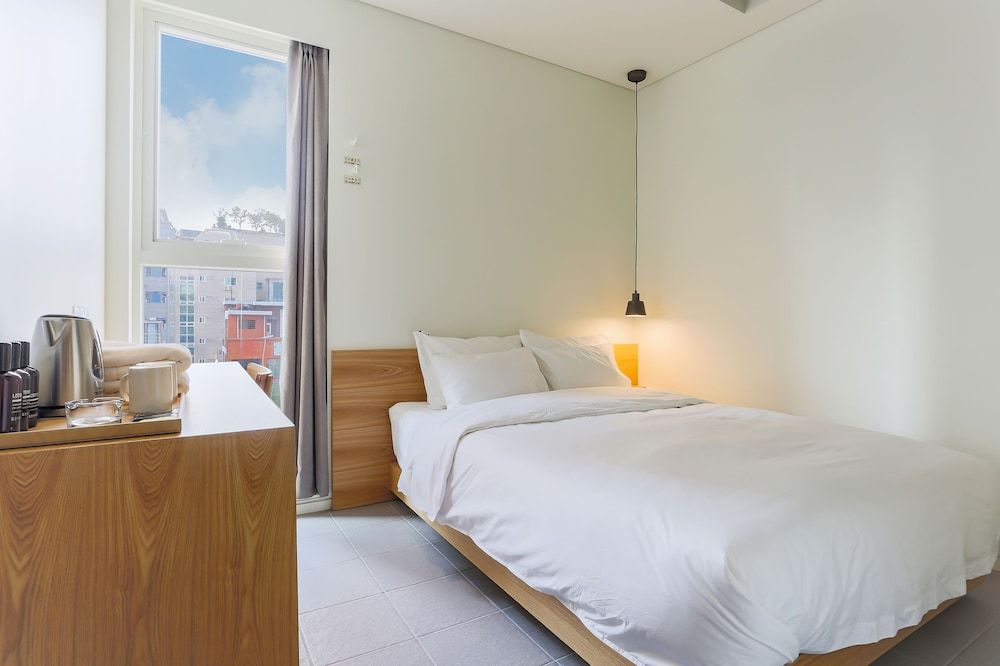 H Avenue Hotel Sungshin Standard Double Room 3