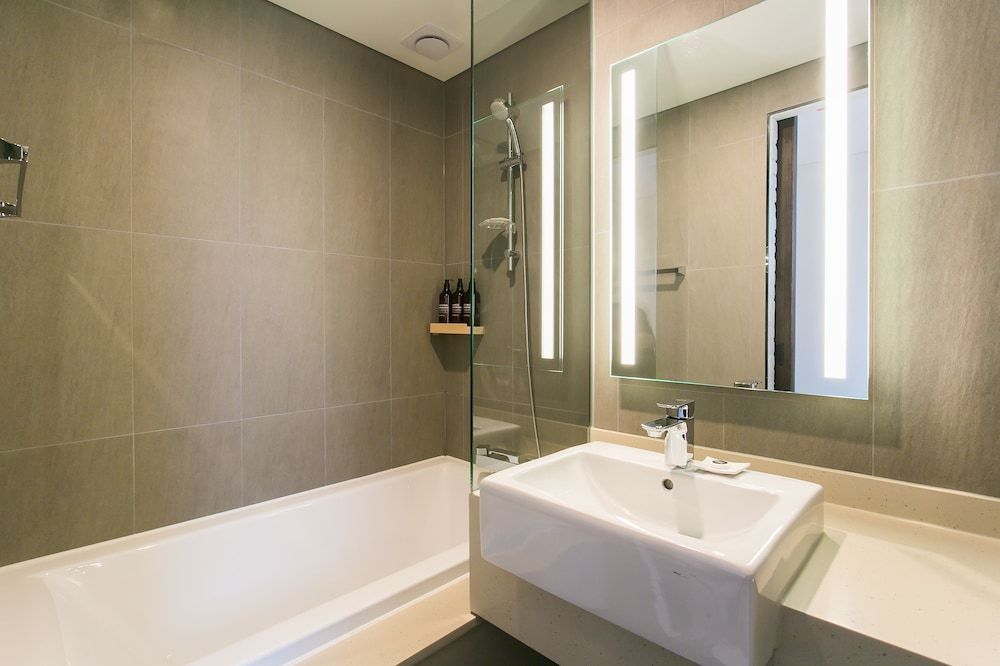 H Avenue Hotel Sungshin Premium Double Room 9