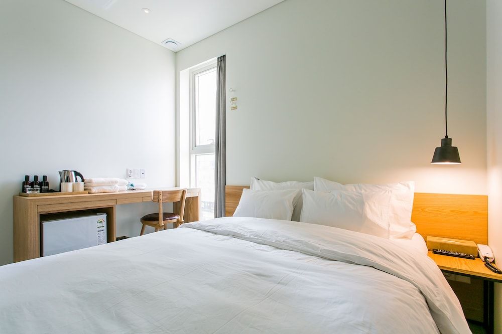 H Avenue Hotel Sungshin Standard Double Room 2