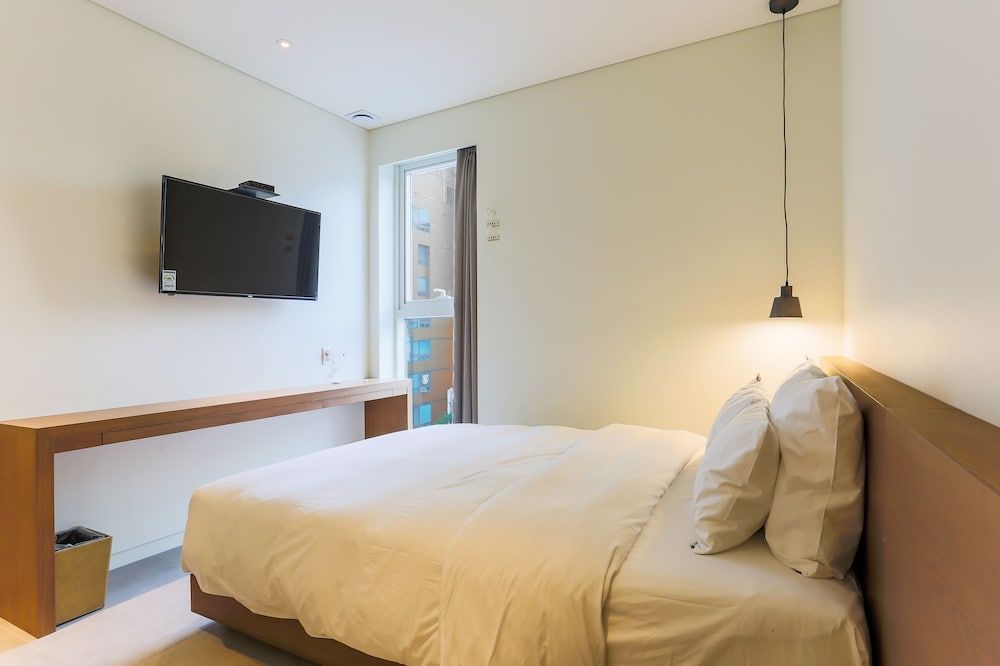 H Avenue Hotel Sungshin Premium Double Room 2