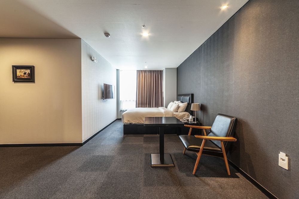 Gangneung Tourist Hotel Double Room 9