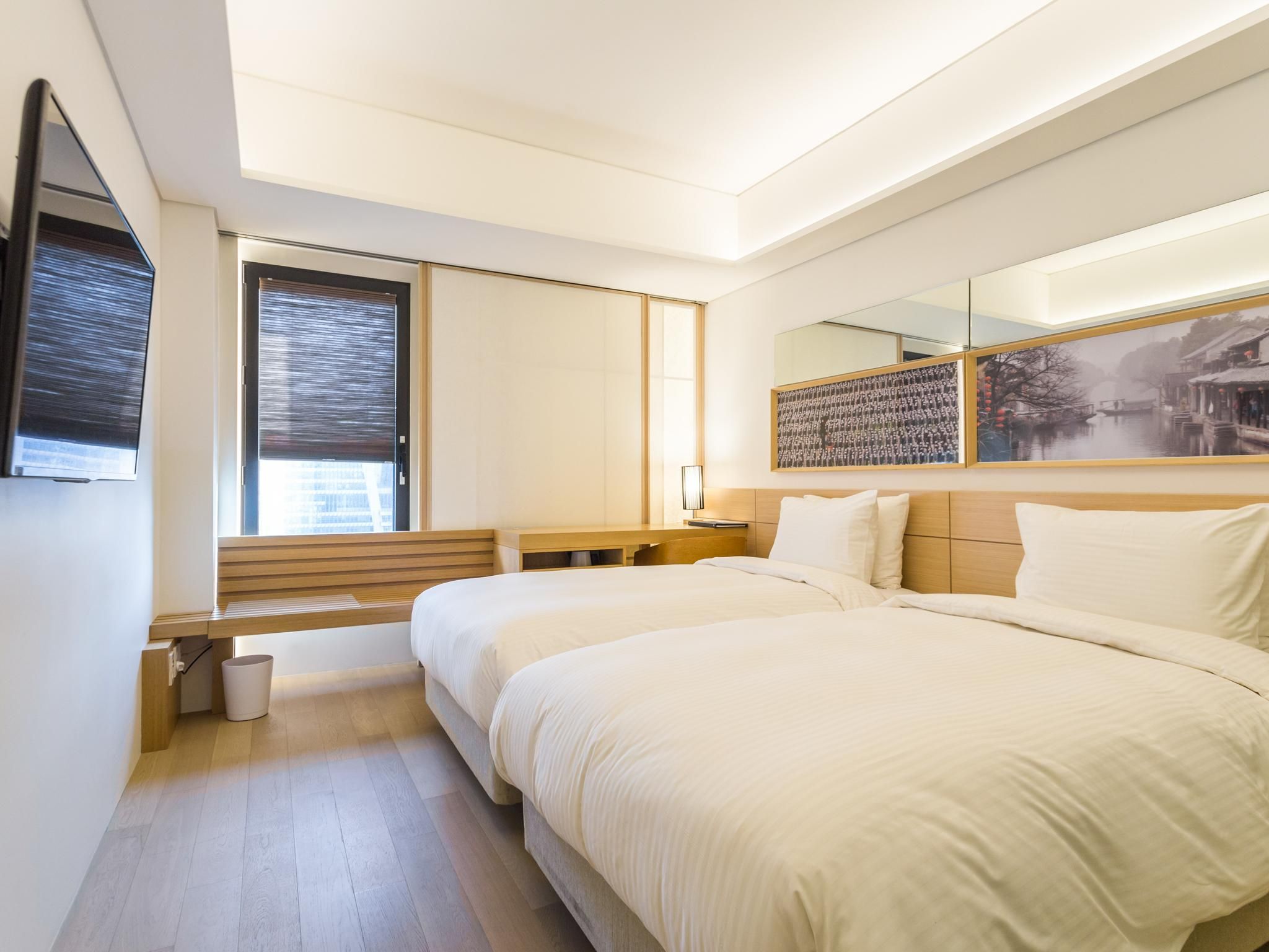 Deluxe High Floor Twin Room