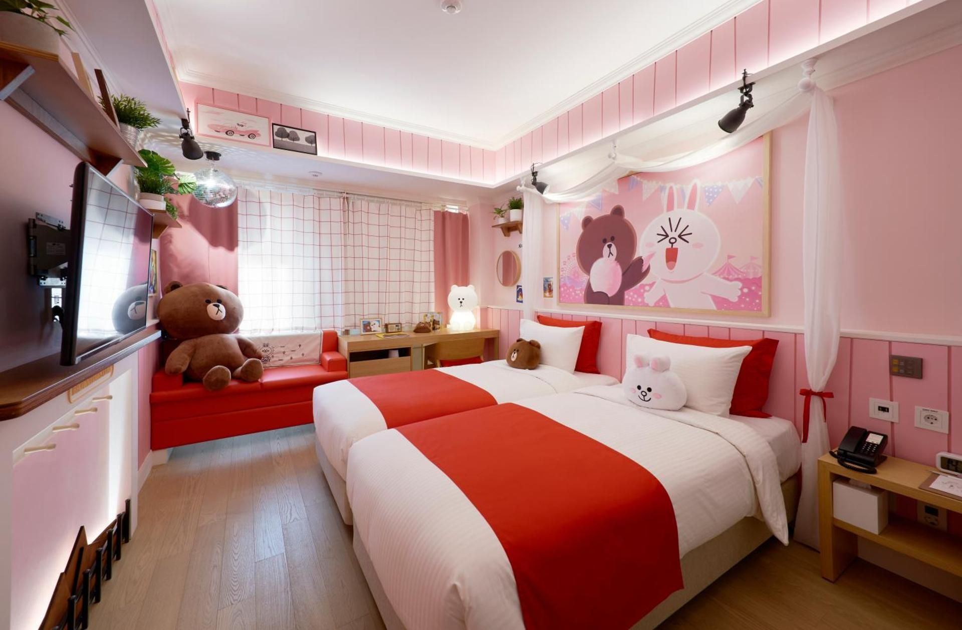 Line Friends Deluxe Twin Room
