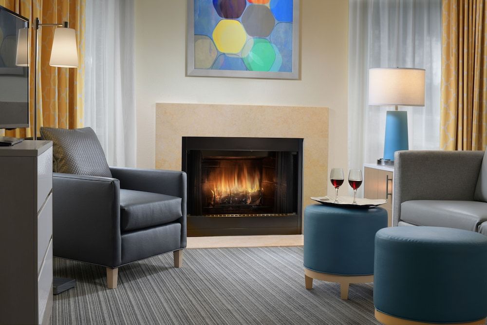 Sonesta ES Suites Cincinnati - Blue Ash Suite, Multiple Beds, Fireplace 5