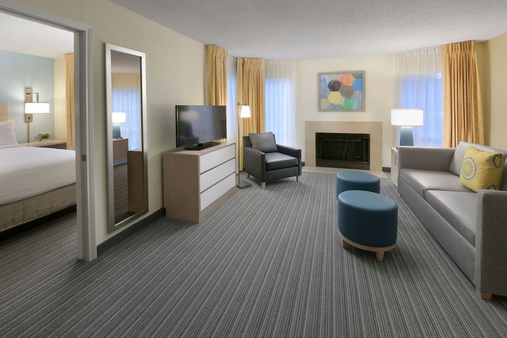 Sonesta ES Suites Cincinnati - Blue Ash Suite, Multiple Beds, Fireplace 6