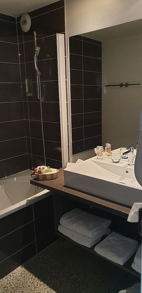 Best Western Alexander Park Chambéry Standard Room, 2 Double Beds 5