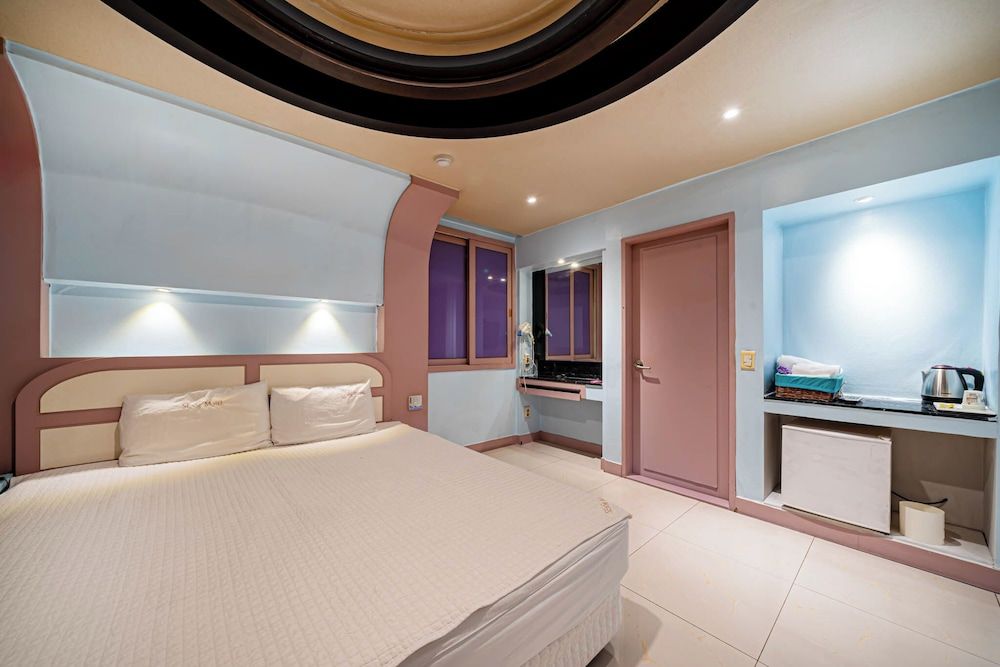 Sense Motel Standard Double Room 6