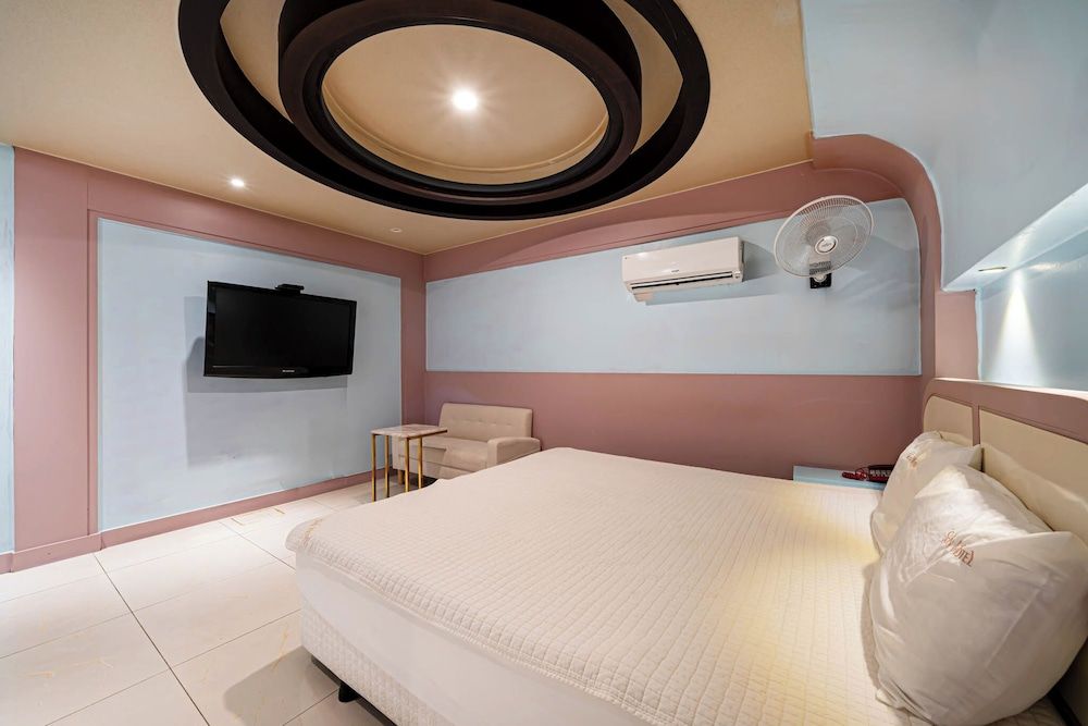 Sense Motel Standard Double Room 5