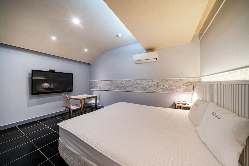 Sense Motel Standard Double Room